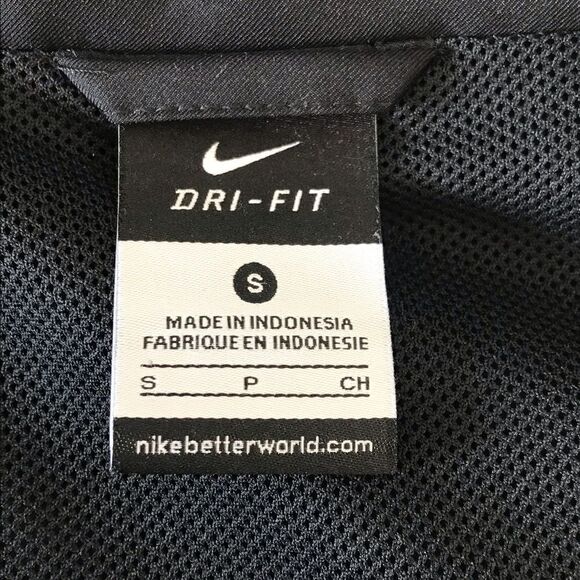 Nike Barcelona soccer track jacket - Picture 5 of 11